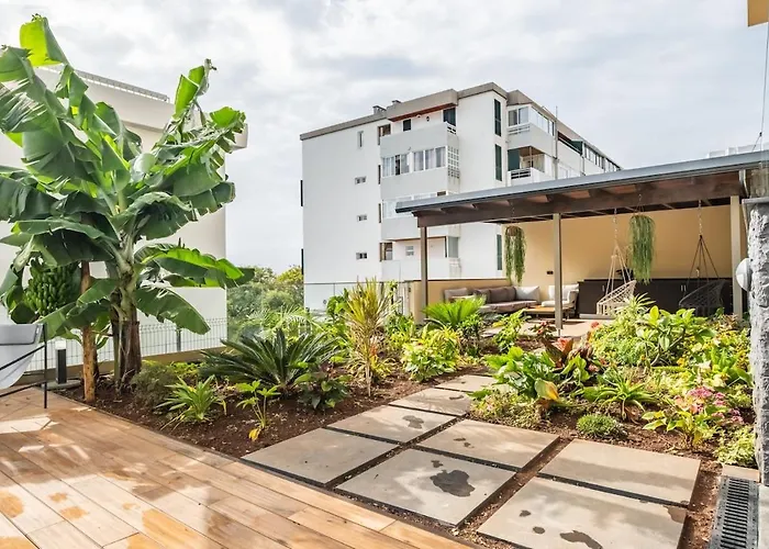 Casa Raposinhas Vi, * Funchal (Madeira)