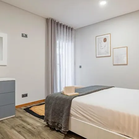 Casa Raposinhas Vi, * Funchal (Madeira)