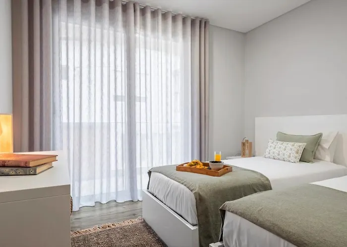 Casa Raposinhas Vi, * Φουνκάλ